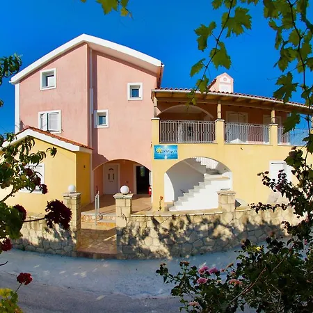 Kazarma At Village Lägenhet *