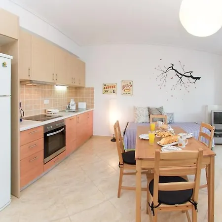 Kazarma At Village Klísmata