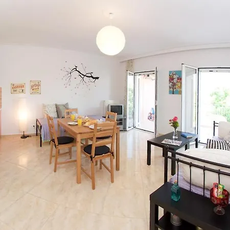 Kazarma At Village Klísmata